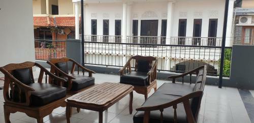 Hotel Oyo 90990 Surya Residence