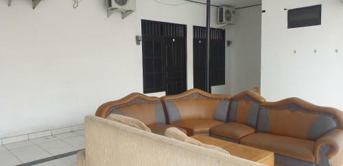 Hotel Oyo 90990 Surya Residence