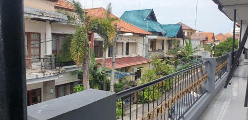 Hotel Oyo 90990 Surya Residence