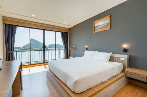 Hotel The Blue C Donsak