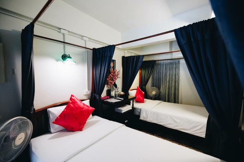 Hostal Sleeper House