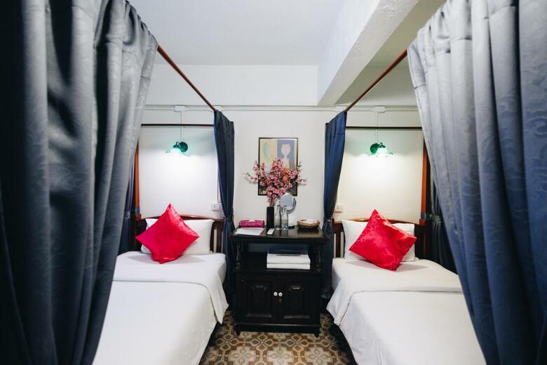 Hostal Sleeper House