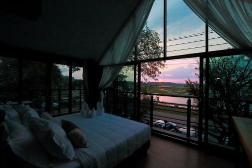 Canvas Family Home