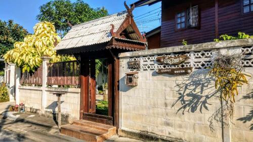Hostal Banthai Guesthouse
