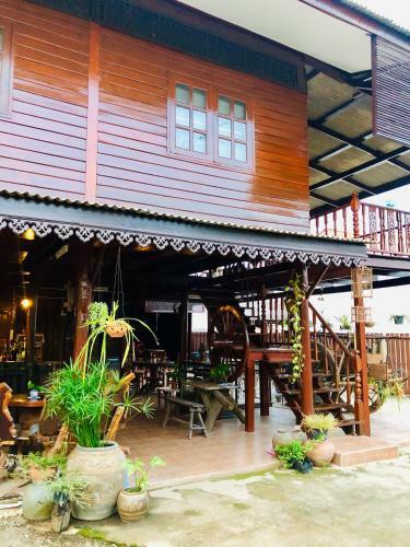 Hostal Banthai Guesthouse
