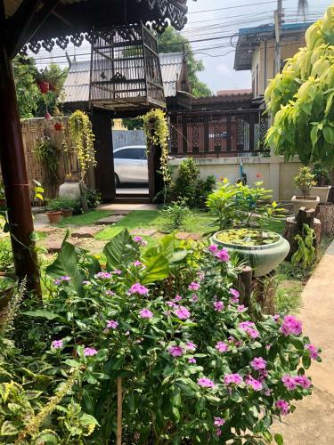 Hostal Banthai Guesthouse