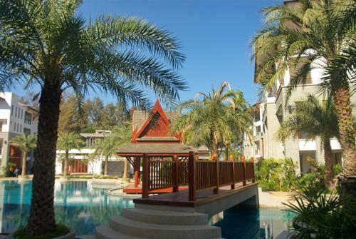 Pearl Of Naithon - Beachfront Apartments