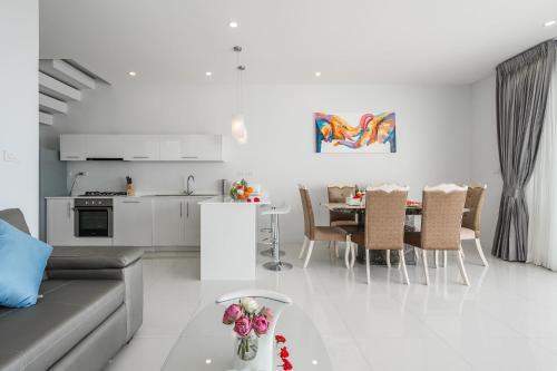 Sunset Lagoon | Villa Rihanna 2