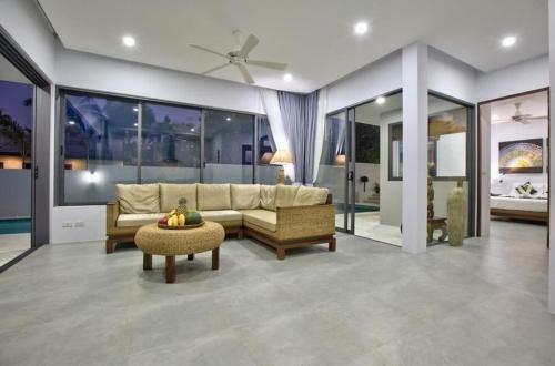 7 Bedroom Beautiful Beach Front Villa