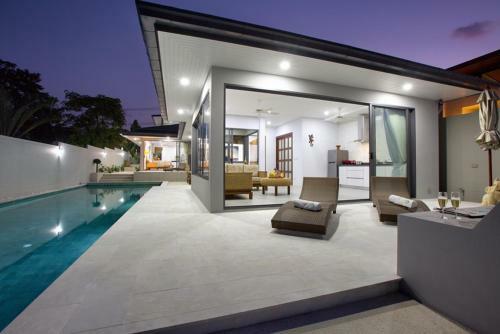 7 Bedroom Beautiful Beach Front Villa