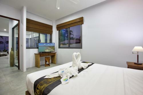 7 Bedroom Beautiful Beach Front Villa