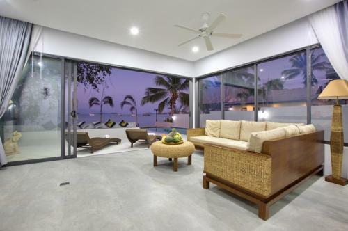 7 Bedroom Beautiful Beach Front Villa