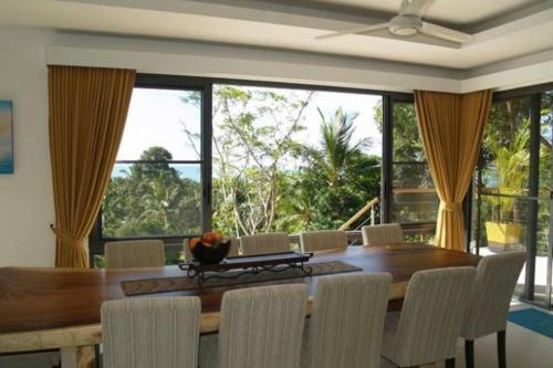 5 Bedroom Sea View Villa With Waterslide