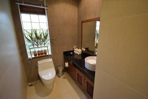 4 Bedroom Villa 4 ~ 30 Seconds Walk To The Beach