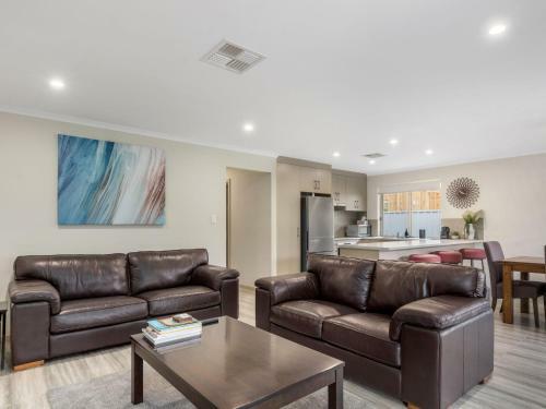 2 Ulonga Court