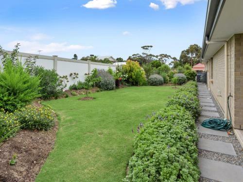 2 Ulonga Court