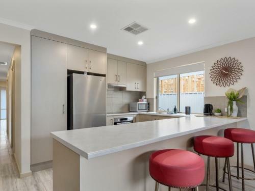 2 Ulonga Court
