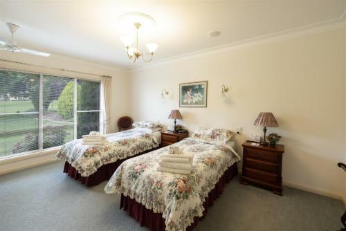 Lochinvar/camellia , Magnolia , Maple Cottage For A Relaxing Bathurst Holiday