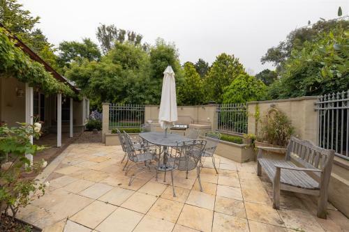 Lochinvar/camellia , Magnolia , Maple Cottage For A Relaxing Bathurst Holiday