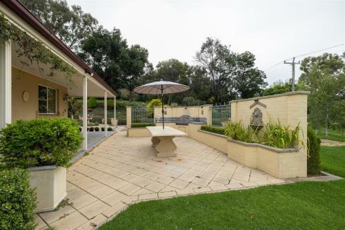 Lochinvar/camellia , Magnolia , Maple Cottage For A Relaxing Bathurst Holiday