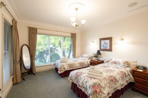 Lochinvar/camellia , Magnolia , Maple Cottage For A Relaxing Bathurst Holiday