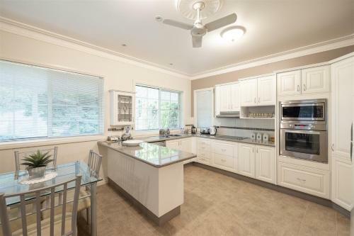 Lochinvar/camellia , Magnolia , Maple Cottage For A Relaxing Bathurst Holiday