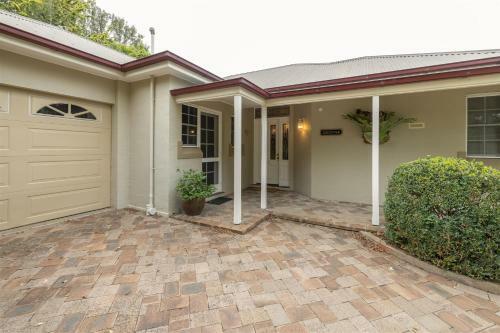 Lochinvar/camellia , Magnolia , Maple Cottage For A Relaxing Bathurst Holiday