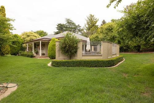 Lochinvar/camellia , Magnolia , Maple Cottage For A Relaxing Bathurst Holiday