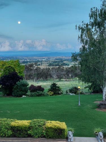 Lochinvar/camellia , Magnolia , Maple Cottage For A Relaxing Bathurst Holiday