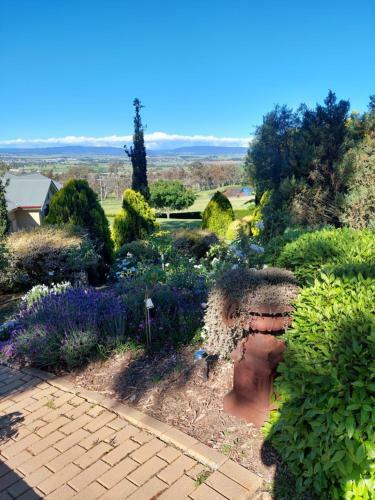 Lochinvar/camellia , Magnolia , Maple Cottage For A Relaxing Bathurst Holiday