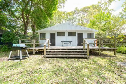 Retro Beach Shack Semi Detached, 2 Min Walk To Beach-lilly Pilly