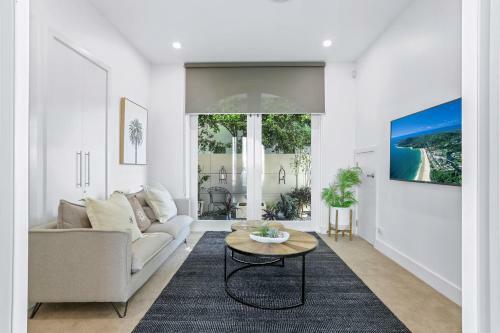 Elegance On The River, Noosa Waters