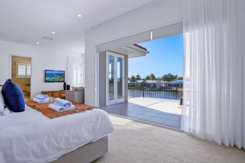 Elegance On The River, Noosa Waters