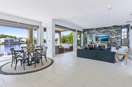 Elegance On The River, Noosa Waters