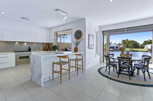 Elegance On The River, Noosa Waters