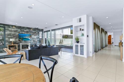 Elegance On The River, Noosa Waters