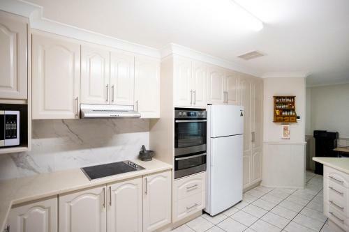Contractor's Heaven And Entertainer