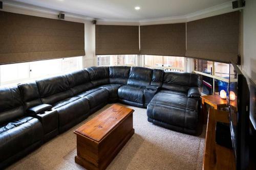 Contractor's Heaven And Entertainer