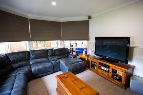 Contractor's Heaven And Entertainer