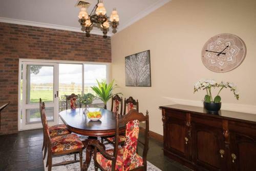 Razorback Holiday House With Incredible Views