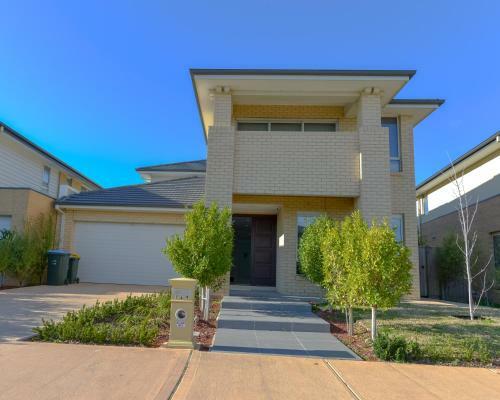 Waterfront Grand Villa For Big Group