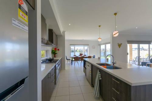 Waterfront Grand Villa For Big Group