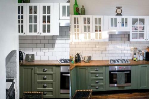 The Postmaster's Cottage: Invite The Earth To Stay