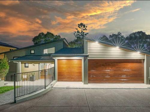 Luxurious Waterfront With Jetty And Boatshed