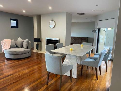 Luxurious Waterfront With Jetty And Boatshed