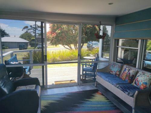 Swansong In Queenscliff