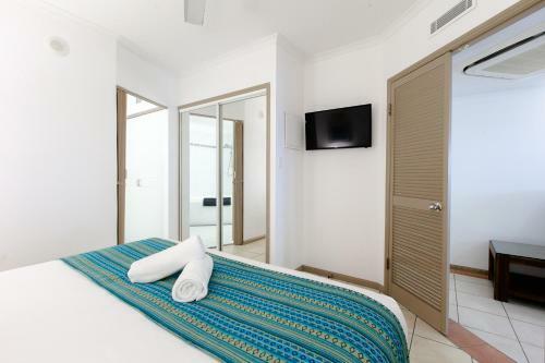 Regal 32 Apartment - Spa Bath - Macrossan St