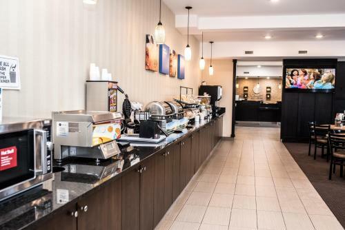 Hotel Comfort Inn & Suites