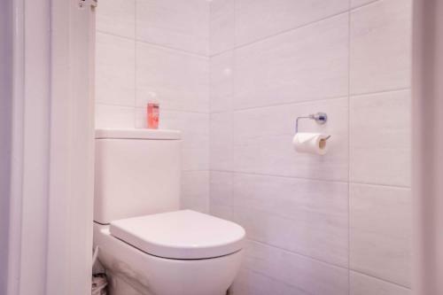 4 So Much More Family Apartment Sleeps 4 - Parking