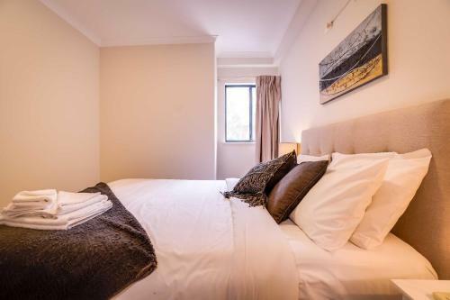 4 So Much More Family Apartment Sleeps 4 - Parking